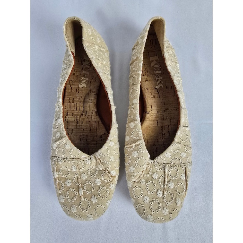 Korks Beige Floral Embroidered Pleated Ballet Flats Size 7.5M KR0012875